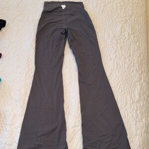 Aritzia Gray Yoga Pants TNA XS